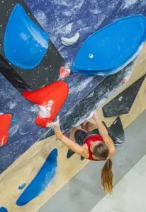 Balans na stijeni i balansu u razvoju djece te korist penjačkih ljetnih kampova